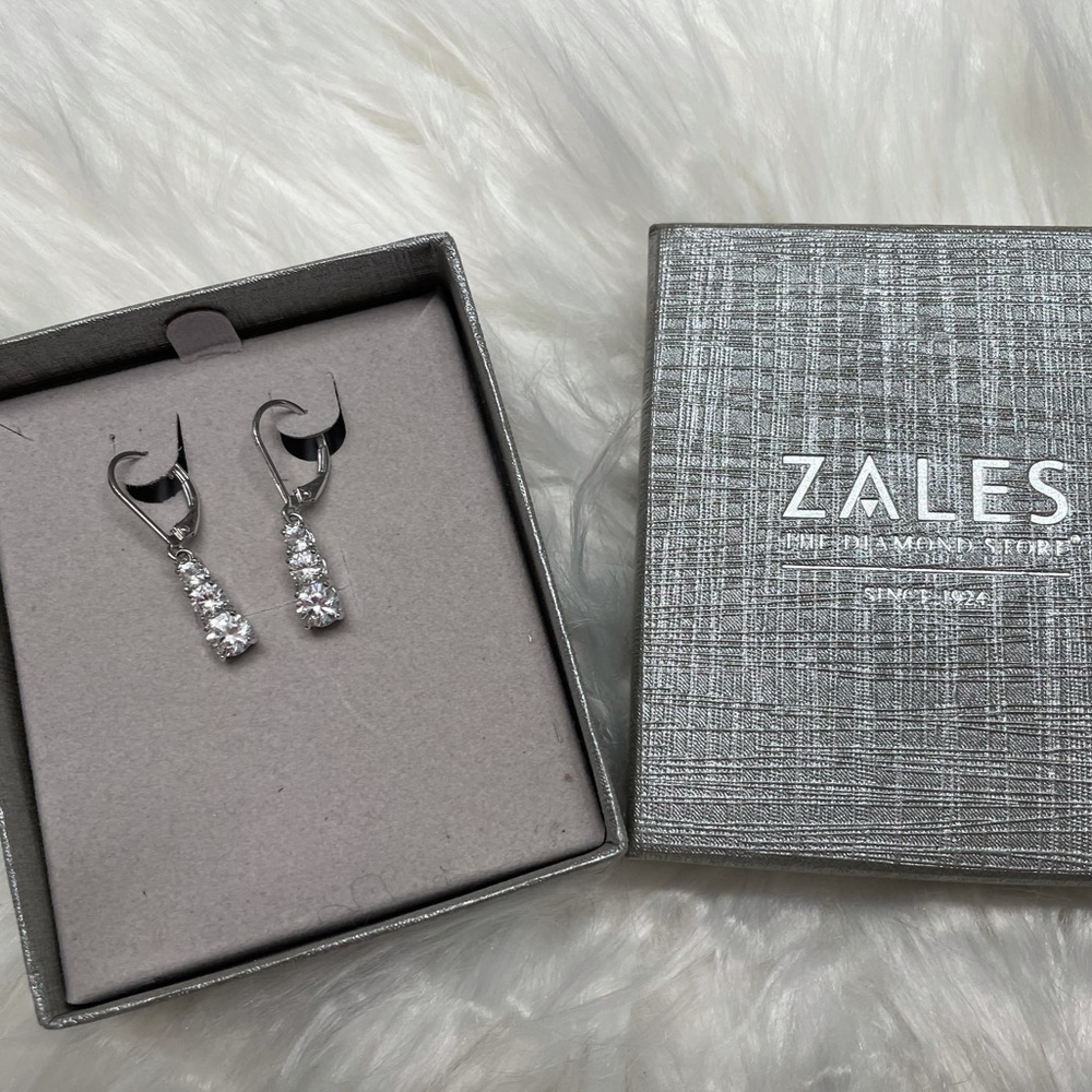 ZALES PENDENT EARRINGS NWBOX